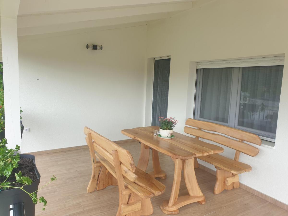 Apartmani Kruna Vrdnik Exteriör bild